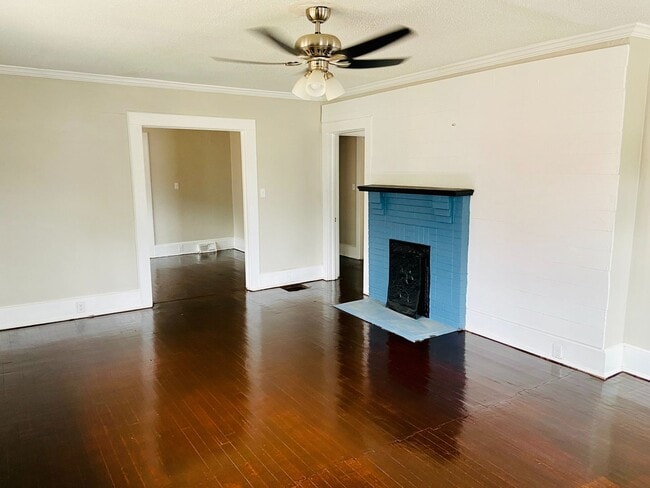 Building Photo - ALL INCLUSIVE FULLY FURNISHED 4 BEDROOM HOME