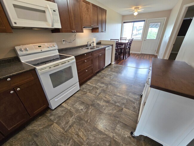 Photo du bâtiment - 8407-8488 88 St