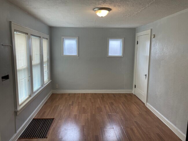 Building Photo - 6905 Leedale Dr