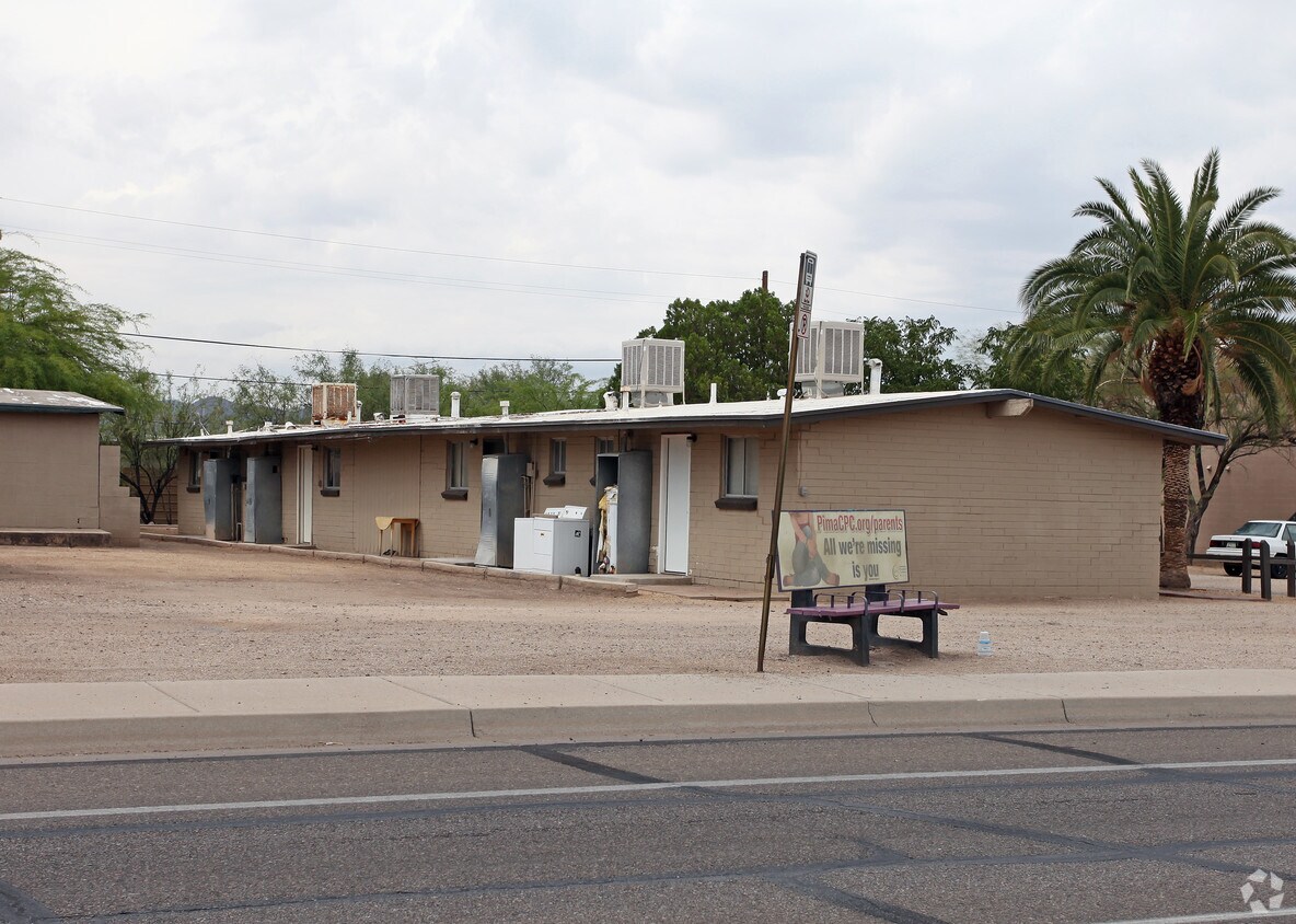 Building Photo - 2639 W Ruthrauff Rd
