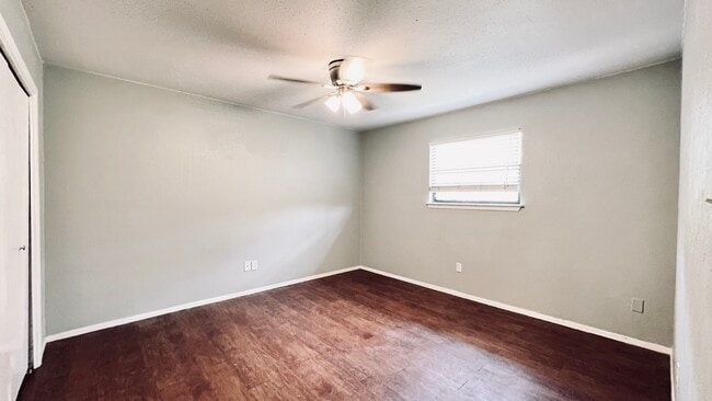 Building Photo - Pecan Creek Apartments