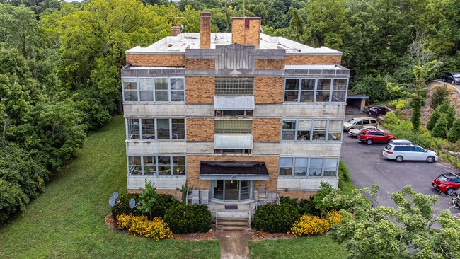 Building Photo - 4028 Ledgewood Dr