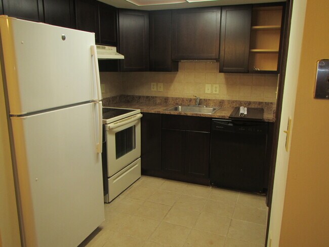 Kitchen - 4945 Spring Rd