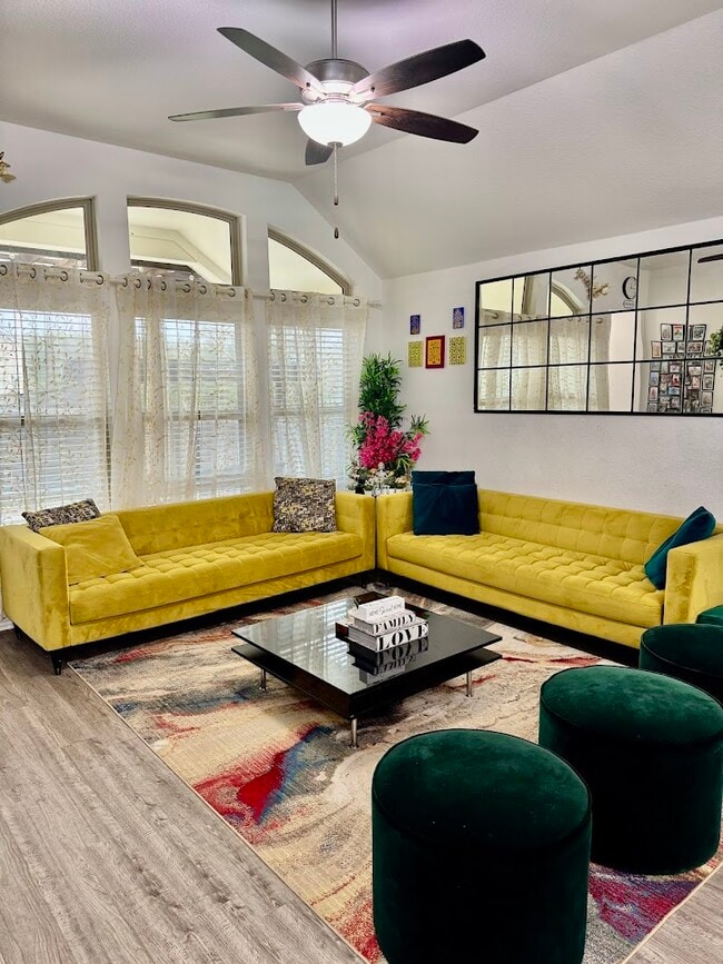 Foto del edificio - 1609 Harrongton Wy