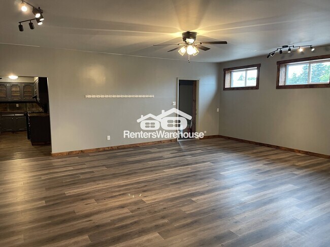 Foto del edificio - 1496 E Division Ave