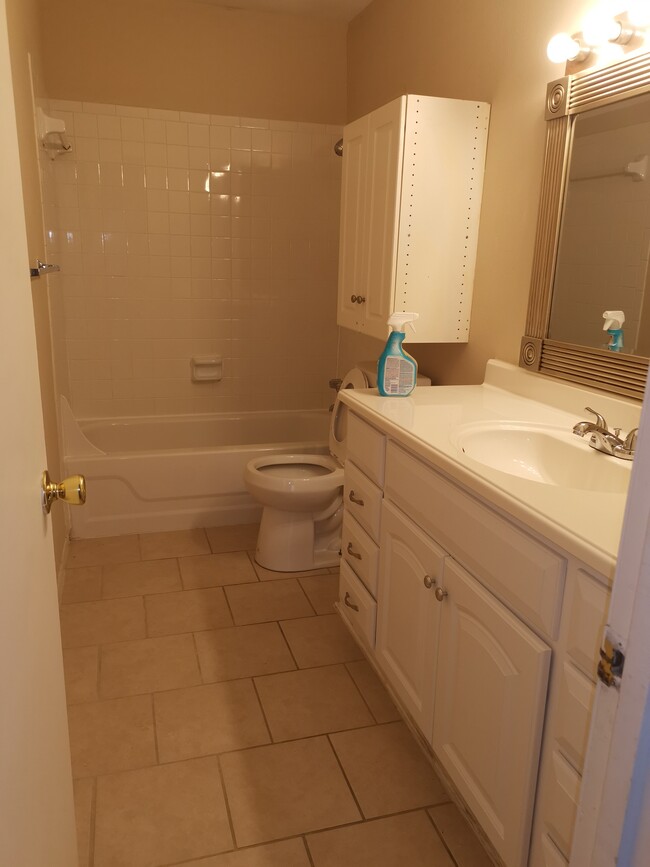 bathroom in the hallway - 900 Mountain Creek Rd