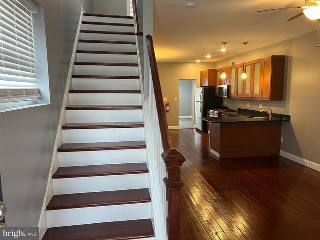 Building Photo - 102 3rd Ave