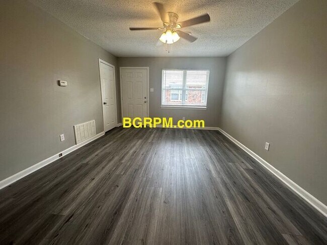 Building Photo - 2 BD, 1 BA, Duplex in Jacksonville