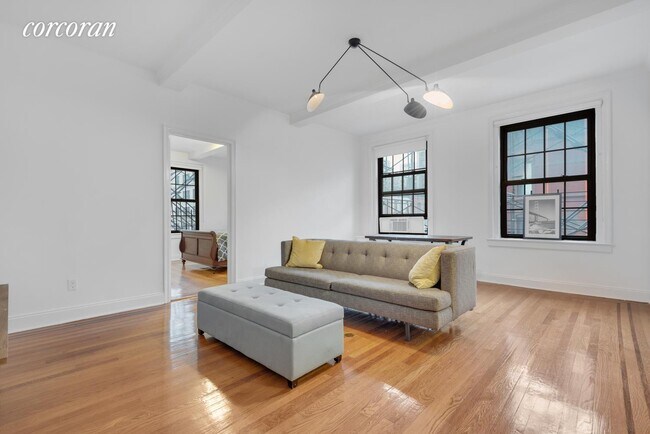 Building Photo - 30 E 68th St