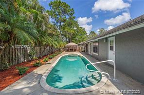 Foto del edificio - 1084 Raintree Ln