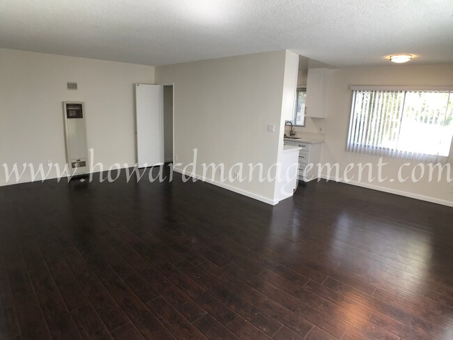 Building Photo - 1405 Barry Ave