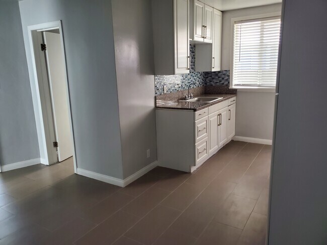 Kitchen - 4532 N Banner Dr