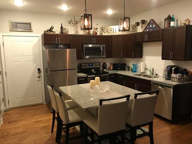 Kitchen - 1118 Litton Ave