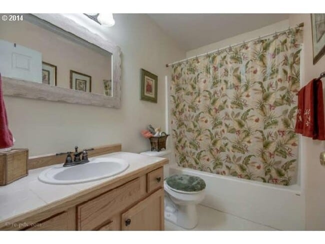 Building Photo - 3-Bedroom Townhome in Beaverton!
