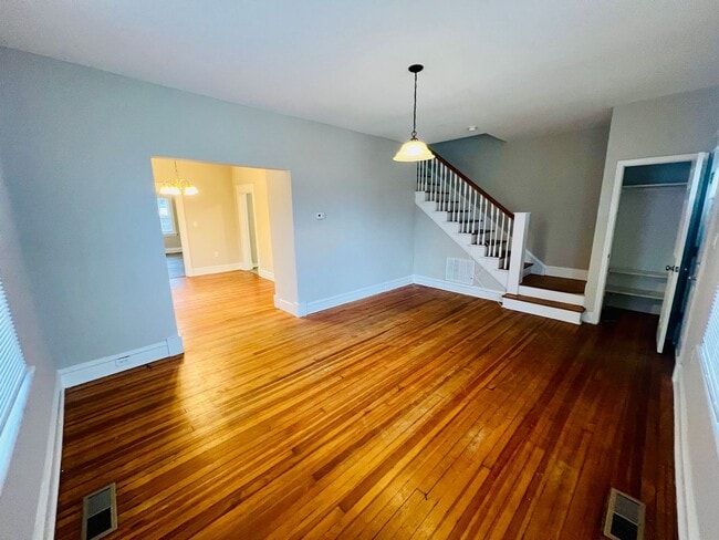 Foto del edificio - Beautifully Renovated 4bdrm/2bth Home Located in Richmond's Southside!!
