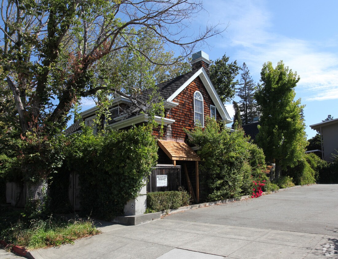 Primary Photo - 6 Stetson Ave