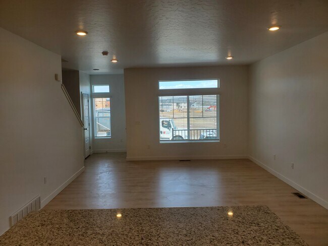 Foto del edificio - 4350 W Dixon Way