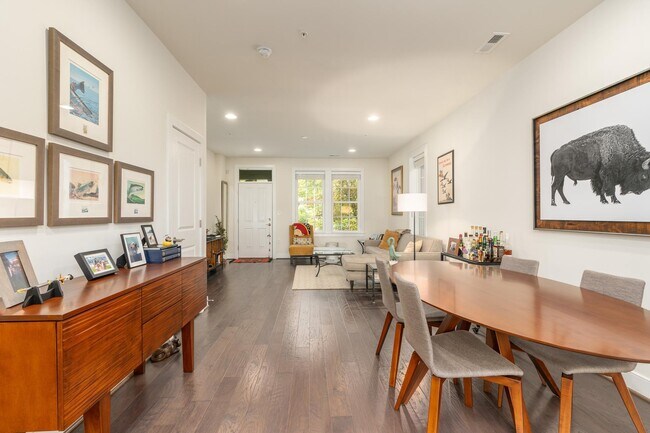 Foto del edificio - 916 Slaters Ln
