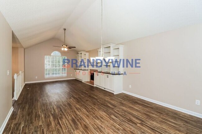 Building Photo - HOLIDAY SPECIAL! MOVE IN BY DECEMBER 24TH ...