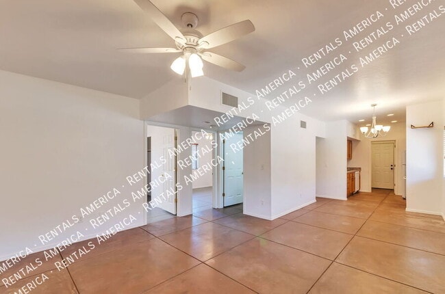 Building Photo - 1009 E Halcyon Rd