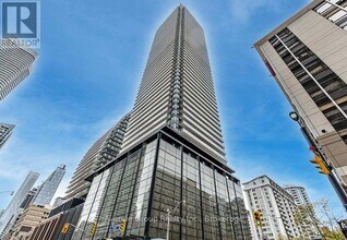 Building Photo - 501 Yonge St