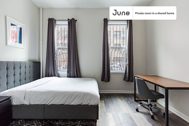 Foto del edificio - Private bedroom in 3 bed/1 bath Home