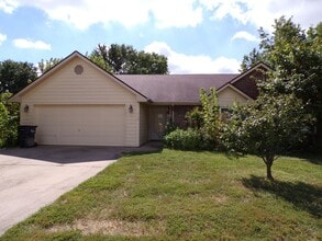 Building Photo - 712 Grn Mdws Rd