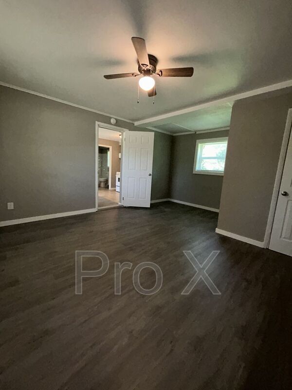 Foto del edificio - 2379 Locust Rd