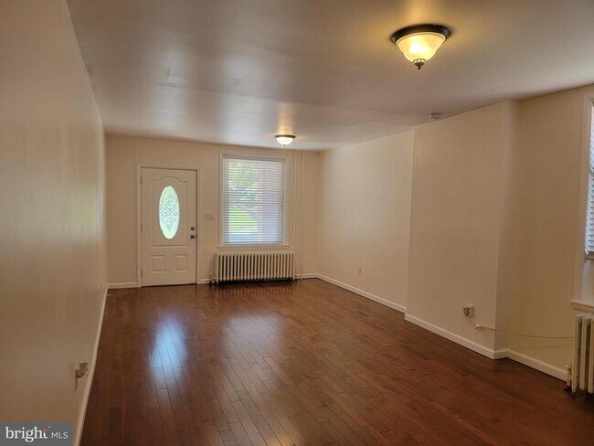 Foto del edificio - 1531 E 8th St