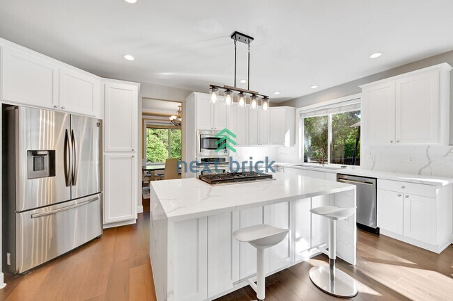 Foto del edificio - 4 BED & 3 BATH SINGLE FAMILY HOUSE FOR RENT