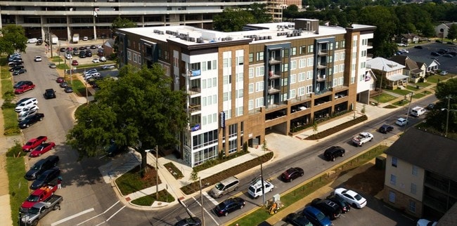 Building Photo - Tradition on the 50