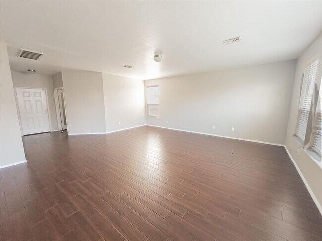 Foto del edificio - 9909 Fantail Ln