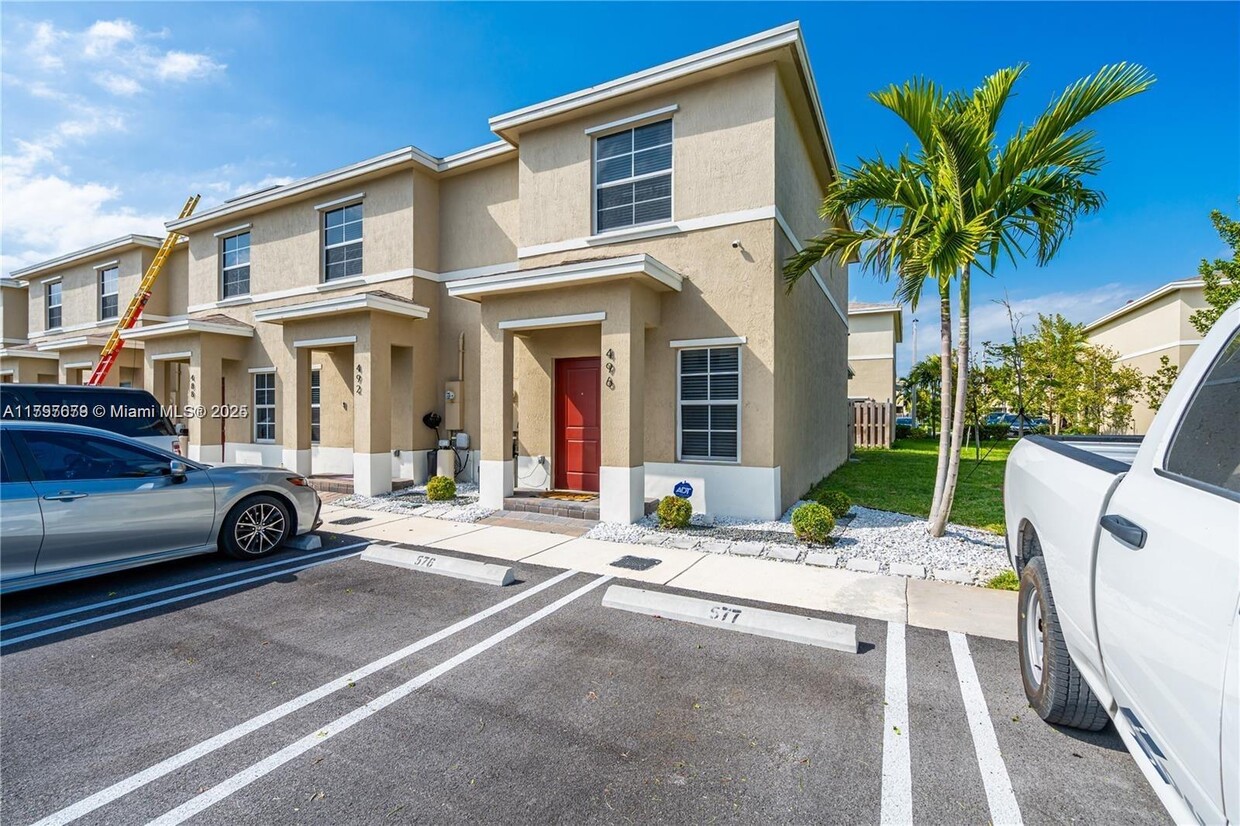 Foto principal - 496 NE 4th Ln