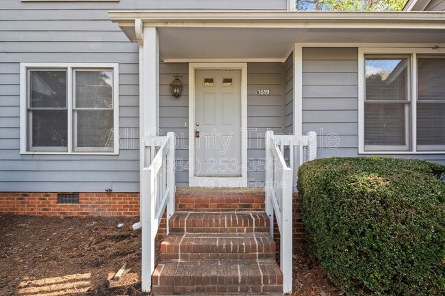 Building Photo - 1619 Budwood Dr