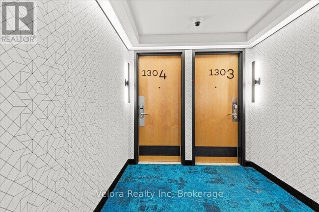 Building Photo - 161 Laurier Ave W