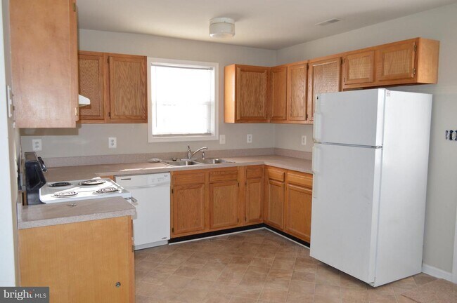 Building Photo - 1756 Cypress Dr