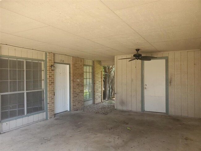 Building Photo - 1710 Rawhide Loop