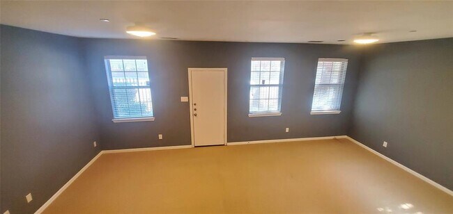 Building Photo - 1530 Biltmore Ln