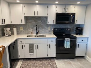 Building Photo - 131 SW 47th Terrace