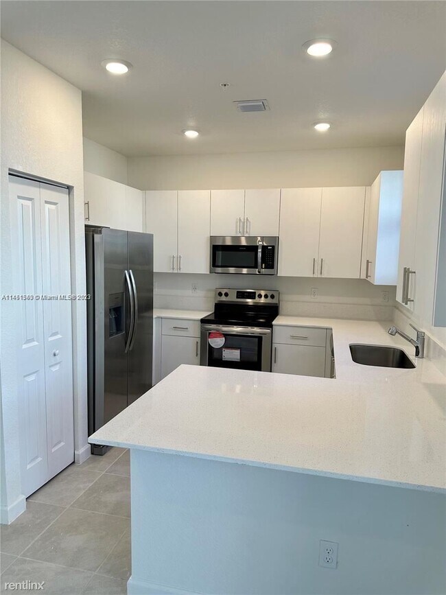 Building Photo - 3 br, 2.5 bath House - 252 SW 159th Way