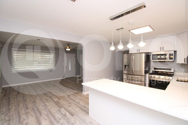 Foto del edificio - 673 N Sunland Dr