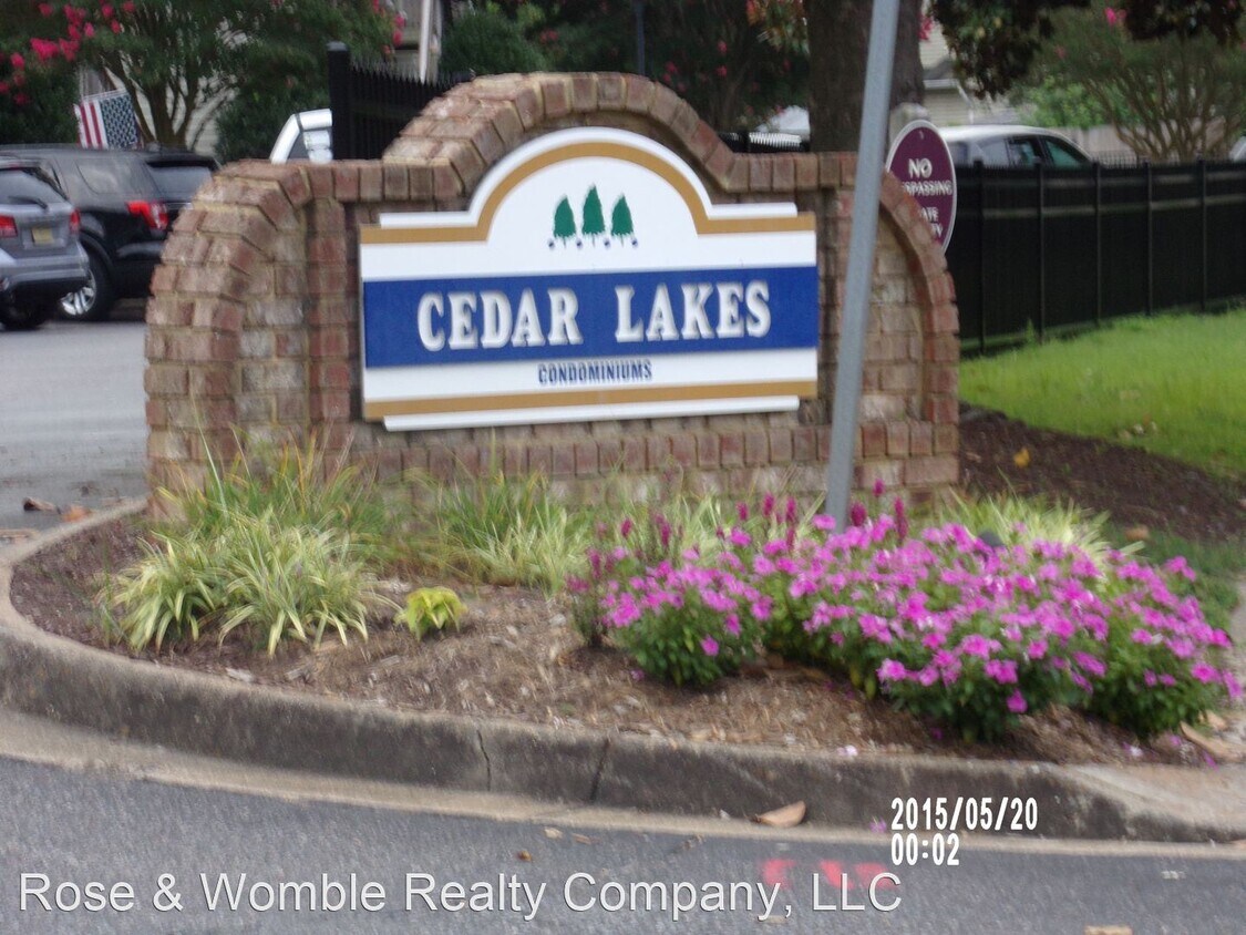Primary Photo - 3 br, 2 bath House - 453 E. Lake Circle