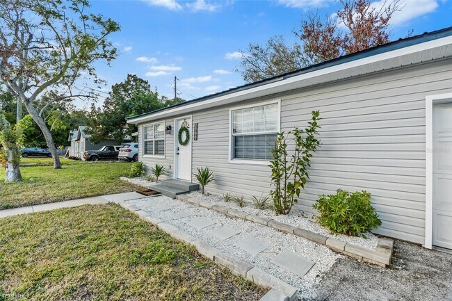 Building Photo - 2 br, 1 bath House - 7799 R 46Th Avenue N