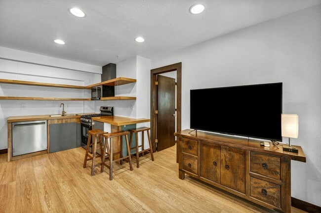 Building Photo - 638 N Martin Dr