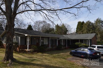 Building Photo - 221 Kelly St