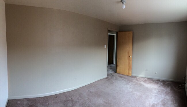 Building Photo - 102 Glen Ellyn Rd