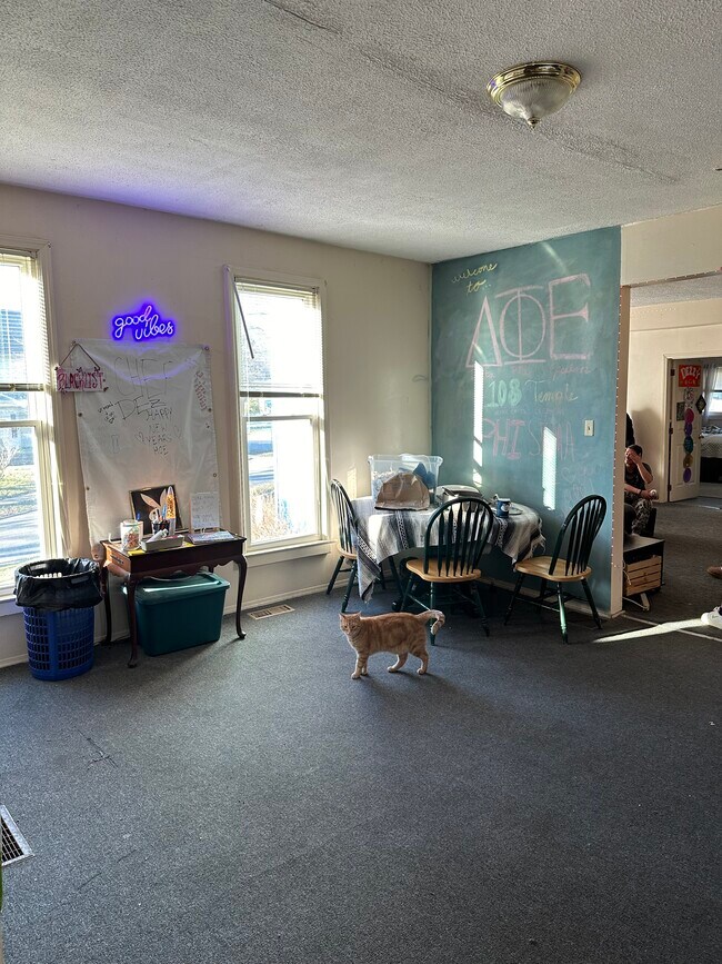 Foto del edificio - 108 Temple St