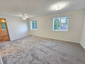 Building Photo - 423 SE 143rd Ave