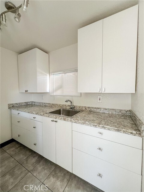 Building Photo - 6433 Cholla Ave