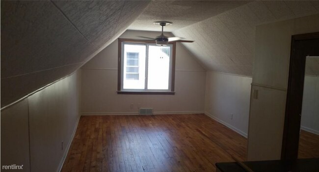 Building Photo - 3 br, 1.5 bath House - 216 Linden Ave